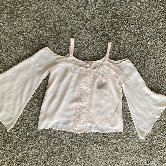 Forever 21 Light Pink Cold Shoulder Embroidered Top Size M NWT - Picture 2 of 16